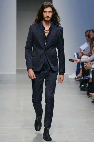 Look 35